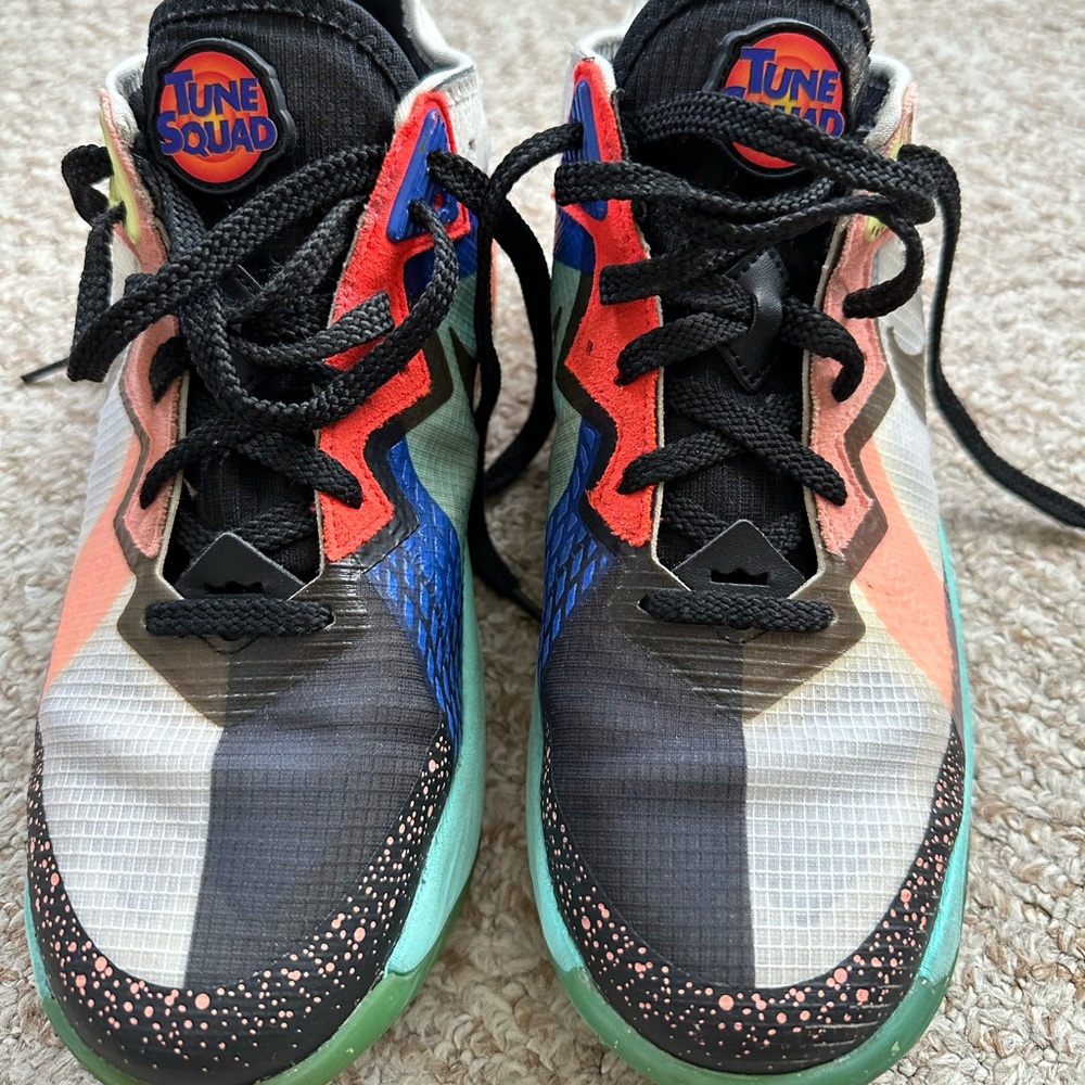 LEBRON TUNE SQUAD shoes